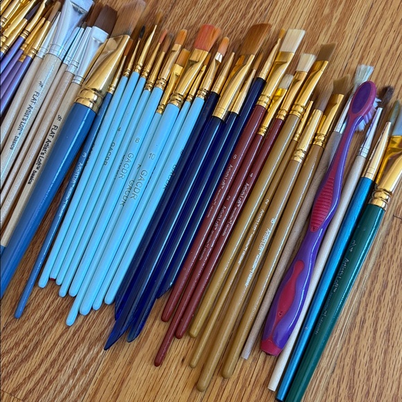 Assorted Paintbrushes - Picture 4 of 5